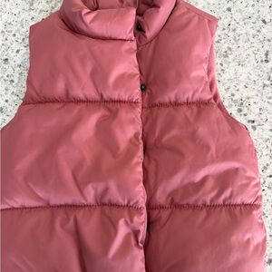 Old Navy Women's Rose Puffer Vest